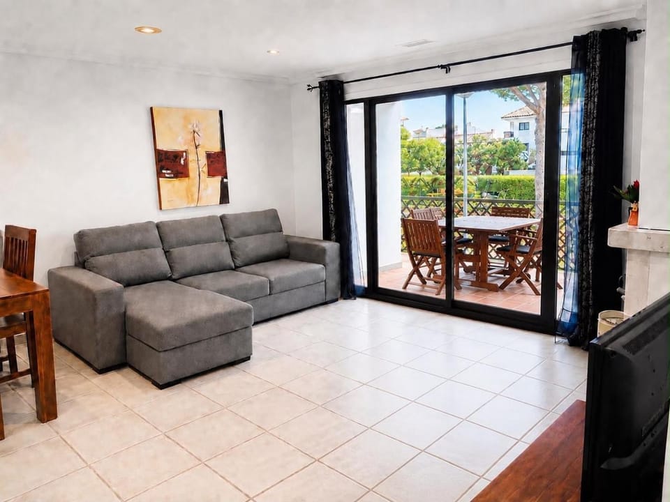 Seaside 1BDR w 2 bathrooms, AC, pool Apartment in Olhos de Água