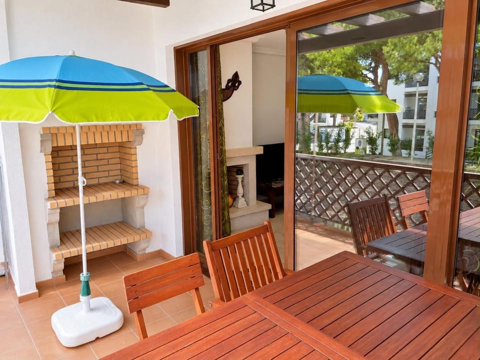 Seaside 1BDR w 2 bathrooms, AC, pool Apartment in Olhos de Água