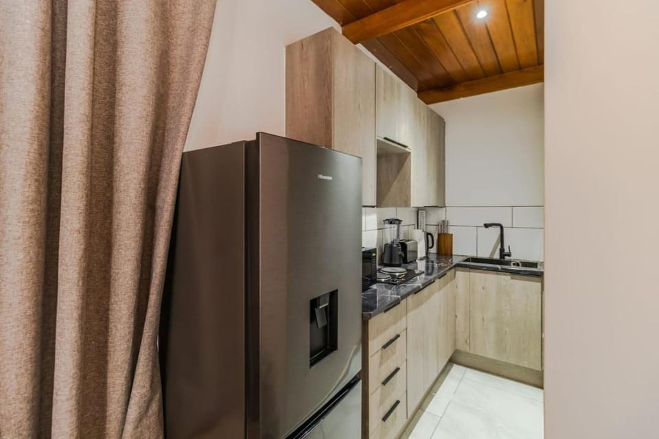 Boutique Hotel-Style Apartment In Ferndale-F6 Apartment in Sandton