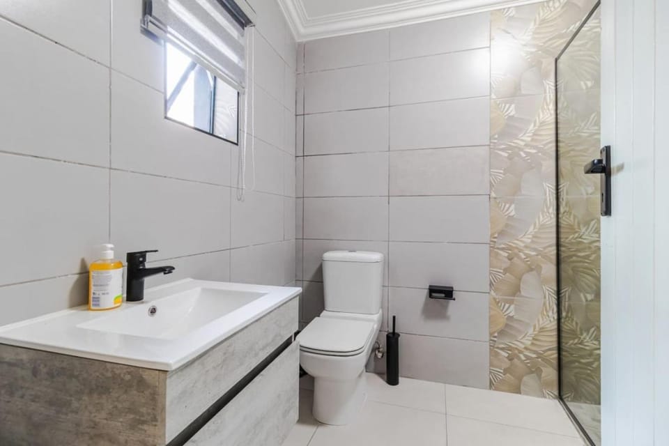 Boutique Hotel-Style Apartment In Ferndale-E5 Apartment in Sandton