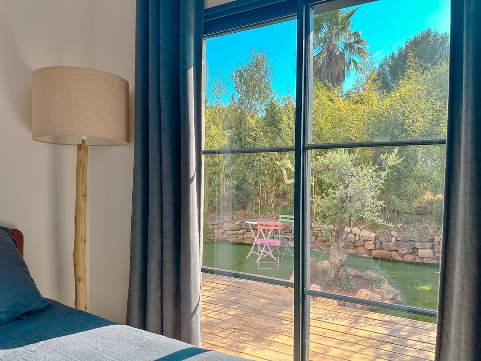 Bed, Natural landscape, Garden, View (from property/room), Balcony/Terrace, Bedroom, Garden view