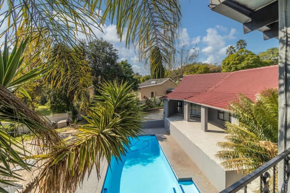 Property building, Day, Garden, Garden view, Pool view, Swimming pool, sunbed