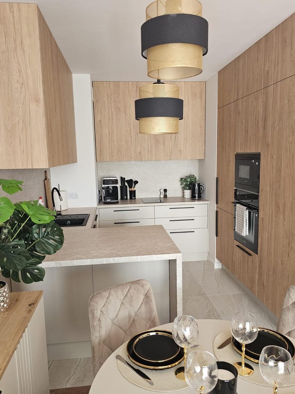 Kitchen or kitchenette, oven, toaster