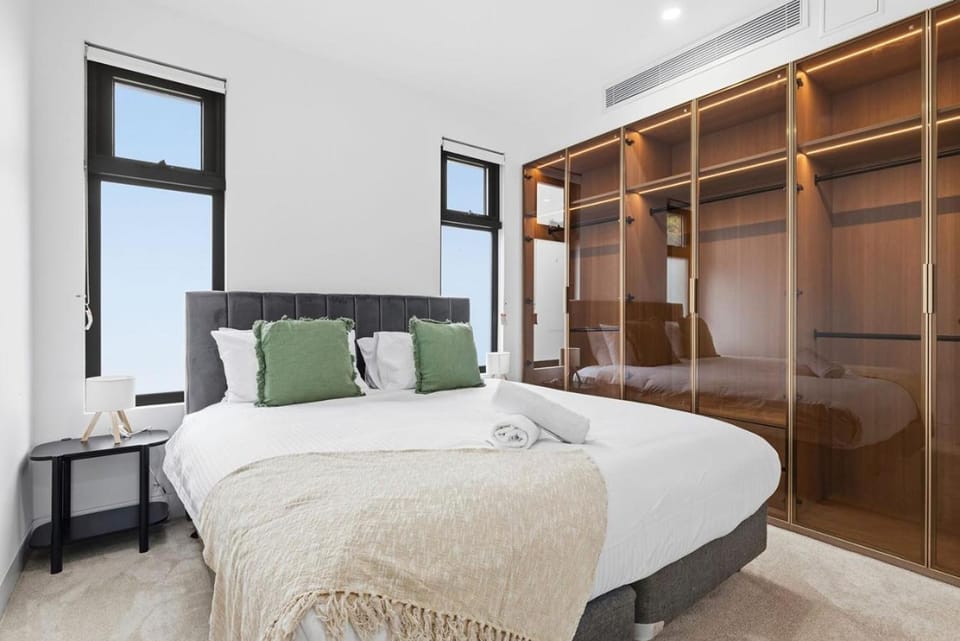 Bed, Photo of the whole room, Bedroom, wardrobe