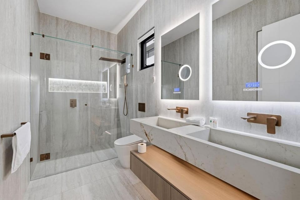 Shower, Toilet, Bath