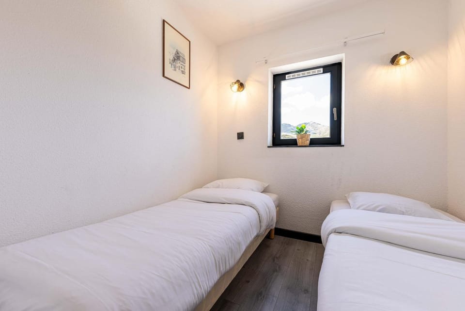 Residence Altineige, Ski In-Out with WiFi in Val Thorens, "V8" by Versant Collection Apartment in Les Allues