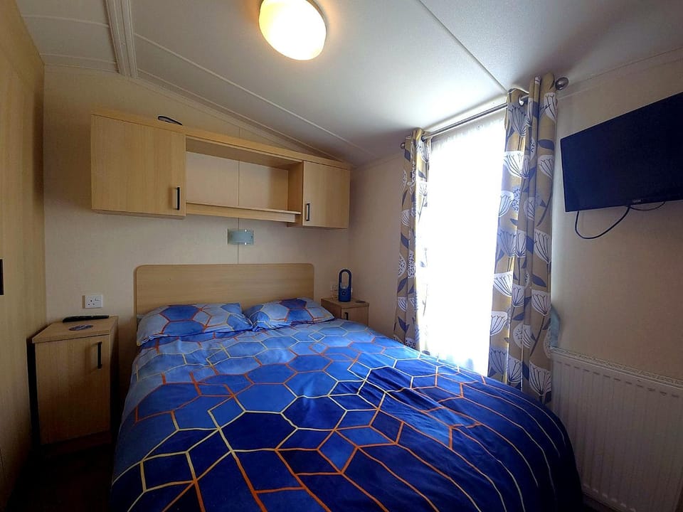 Bed, Kitchen or kitchenette, Photo of the whole room, Bedroom, wardrobe