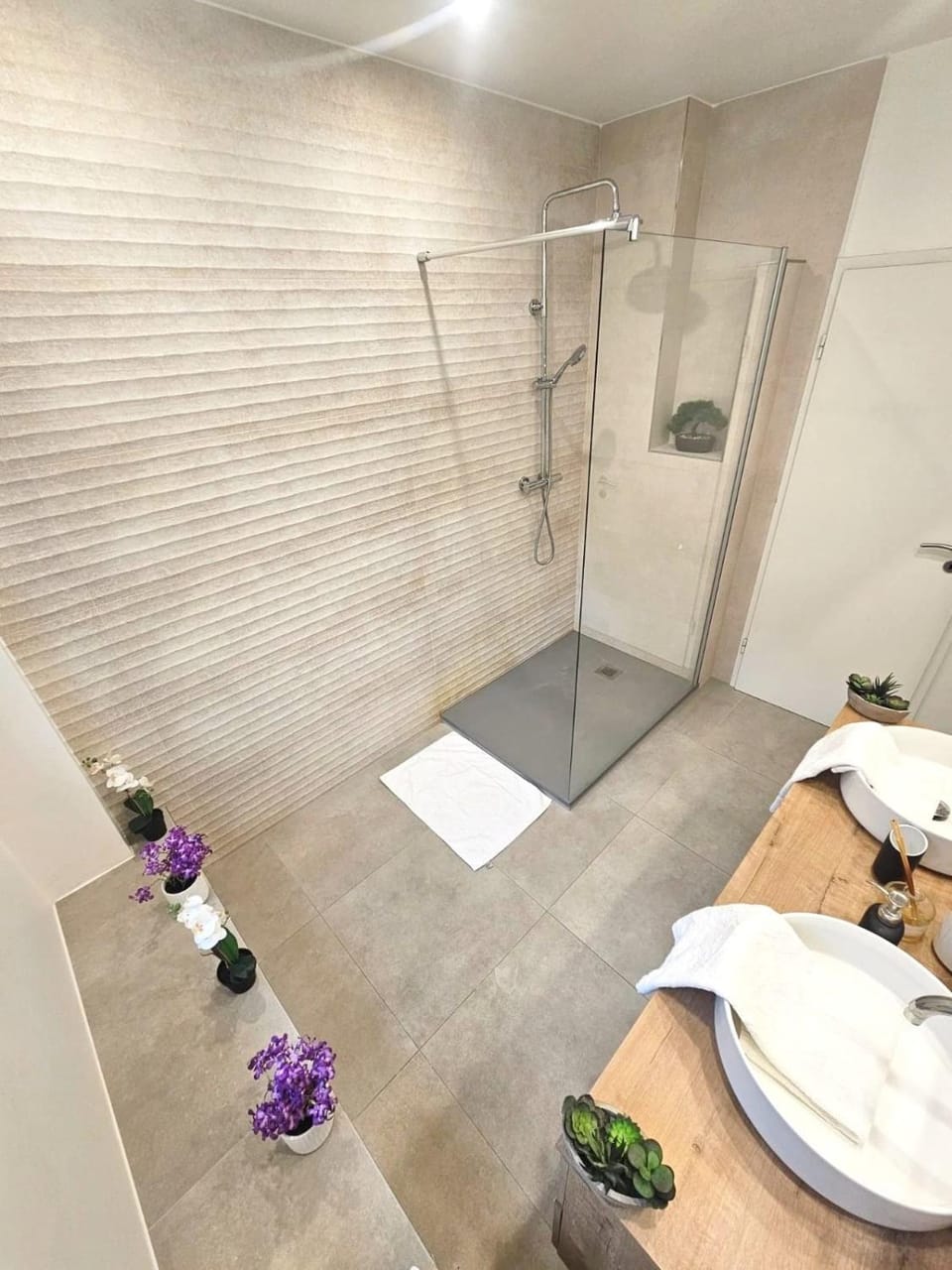 Contemporary 2 bedroom with parking space Apartment in Luxembourg