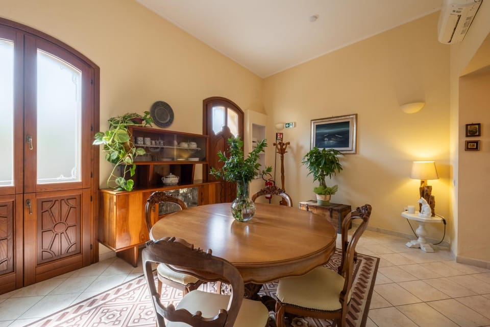Living room, Breakfast, Continental breakfast, Italian breakfast, Internal: Not applicable to any particular room