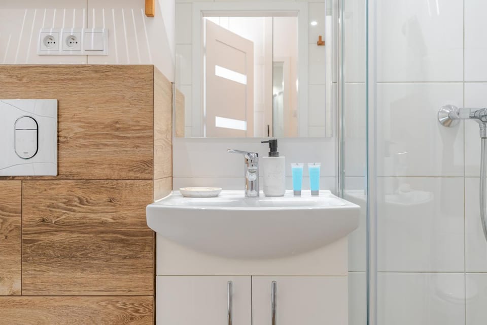 Shower, Bathroom, towels