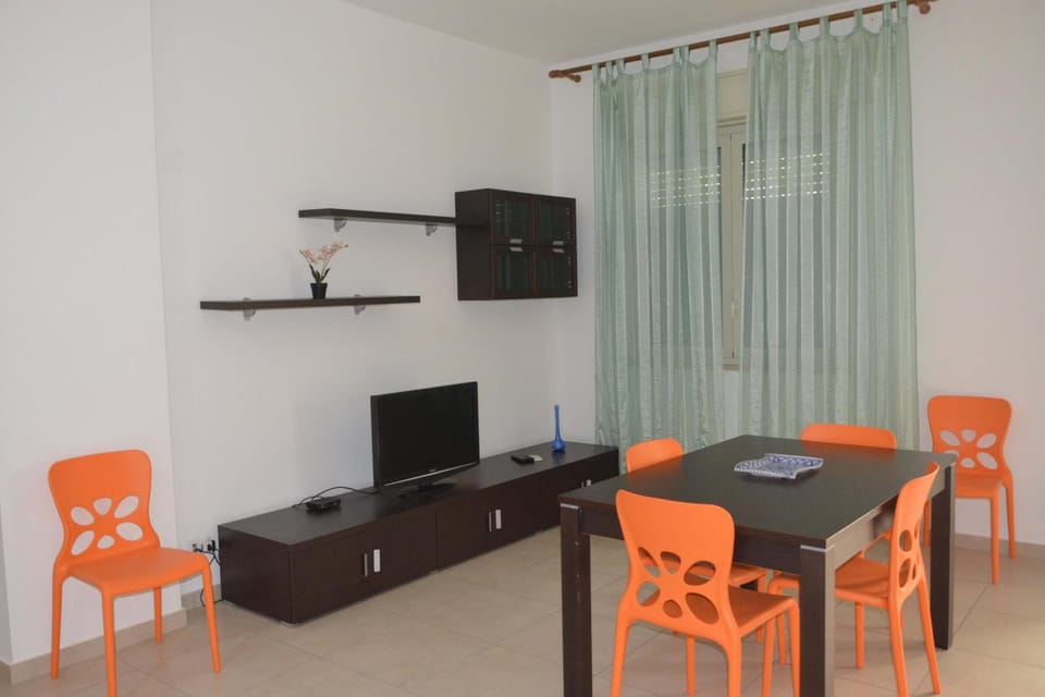 Communal lounge/ TV room, TV and multimedia, Seating area