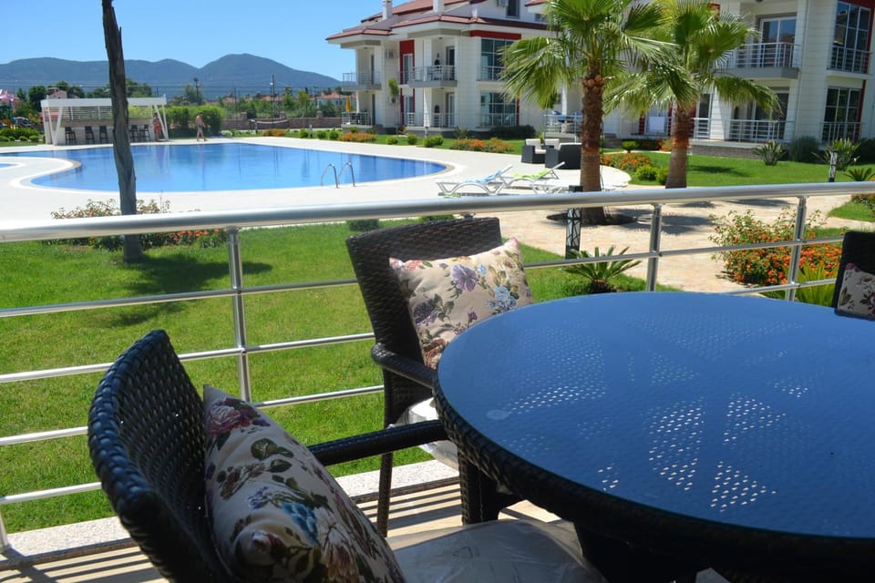 Property building, Patio, Communal lounge/ TV room, Spring, Day, Natural landscape, Garden, Balcony/Terrace, Balcony/Terrace, Dining area, Evening entertainment, Garden view, Mountain view, Pool view, Pool view, Swimming pool, Swimming pool, Swimming pool, Parking, sunbed