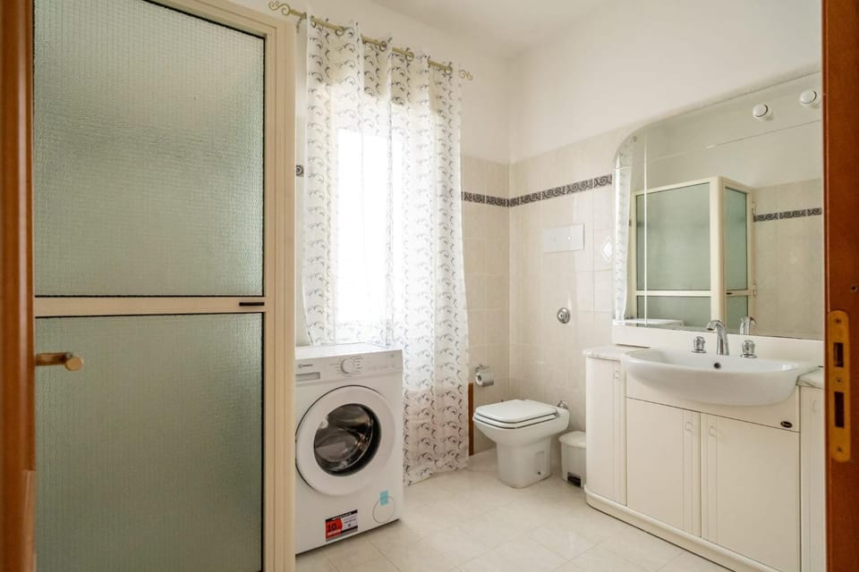 Shower, Toilet, Bathroom, washing machine