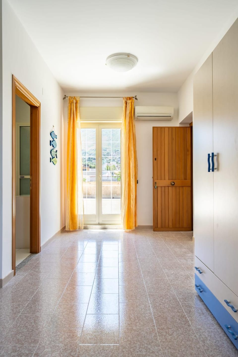 Photo of the whole room, Bedroom