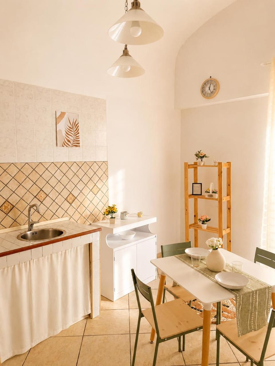 Kitchen or kitchenette, Living room, Seating area, Dining area