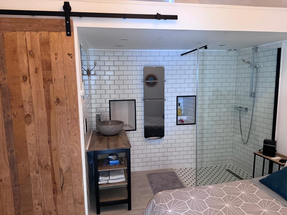 Bathroom, Photo of the whole room