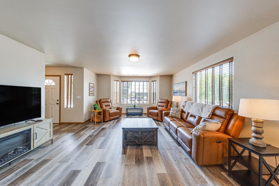 Walk to Town! Charming La Conner Home House in La Conner