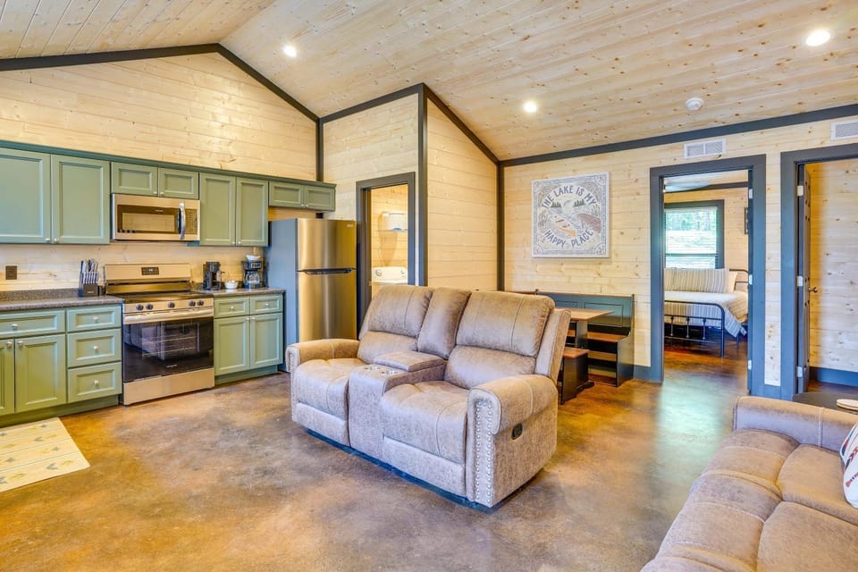 Family & Pet Friendly! Murray Cabin w/ Lake Access Cabin in Lake Barkley