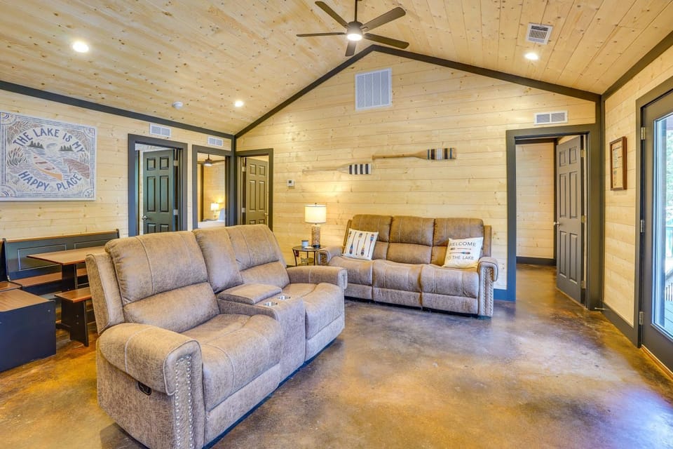 Family & Pet Friendly! Murray Cabin w/ Lake Access Cabin in Lake Barkley