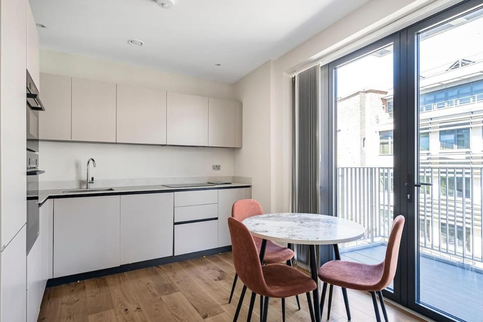 Brand New 2-Bed Ealing Flat Apartment in London Borough of Ealing