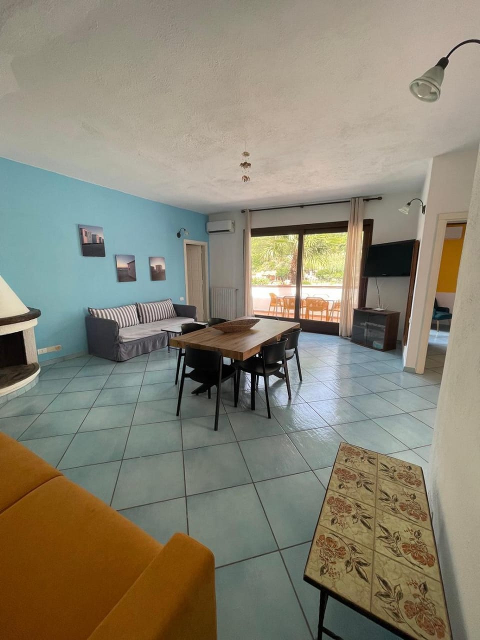 Lounge or bar, Photo of the whole room, Dining area, fireplace