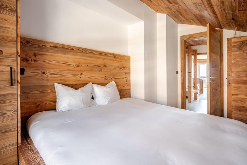 Bed, Bedroom, wardrobe