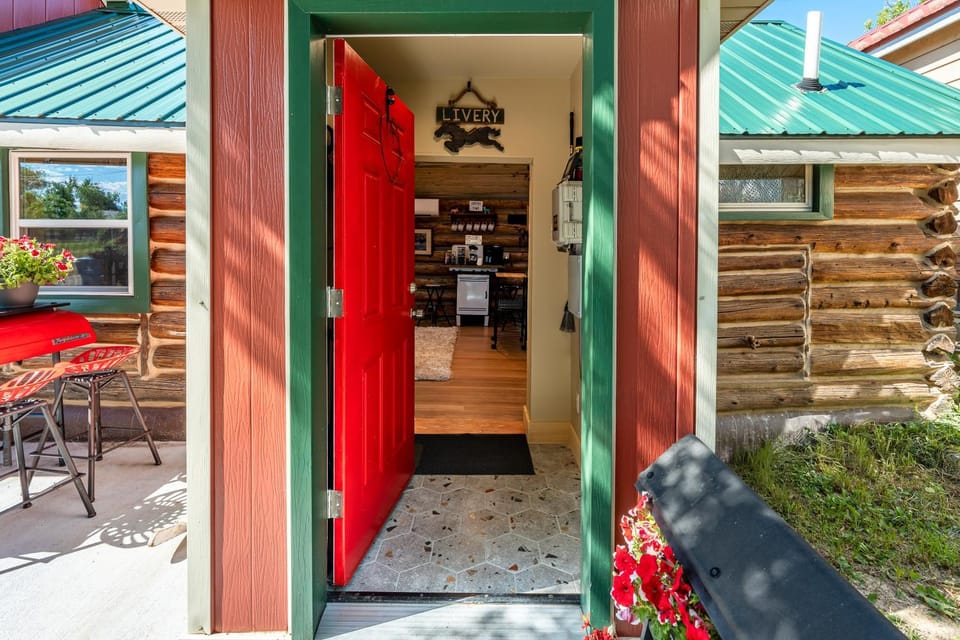 Western Log Cabin Near Downtown Sheridan Cabin in Sheridan