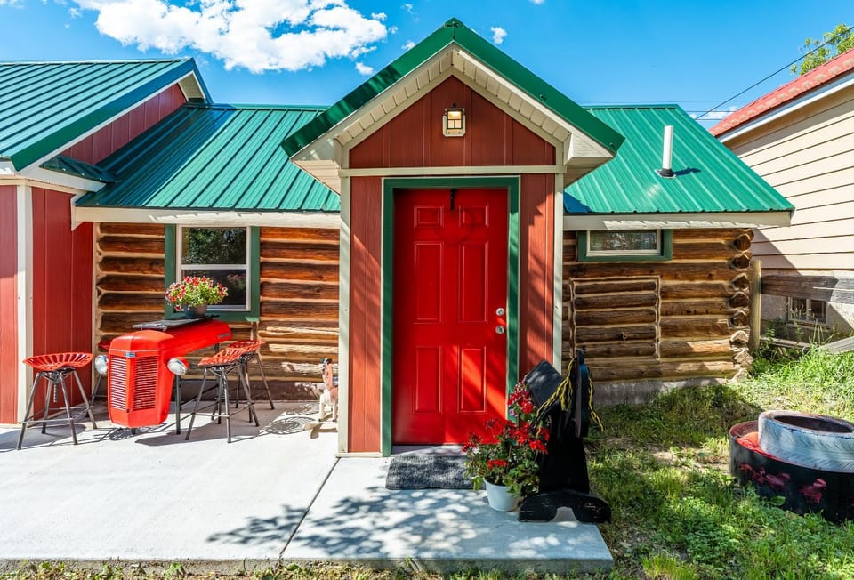 Western Log Cabin Near Downtown Sheridan Cabin in Sheridan