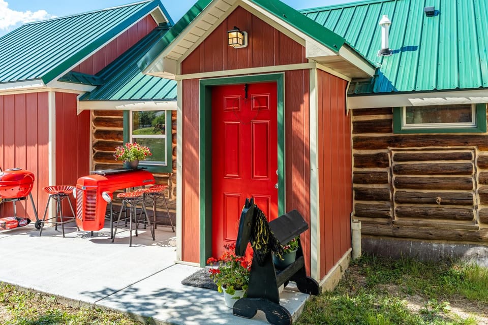 Western Log Cabin Near Downtown Sheridan Cabin in Sheridan