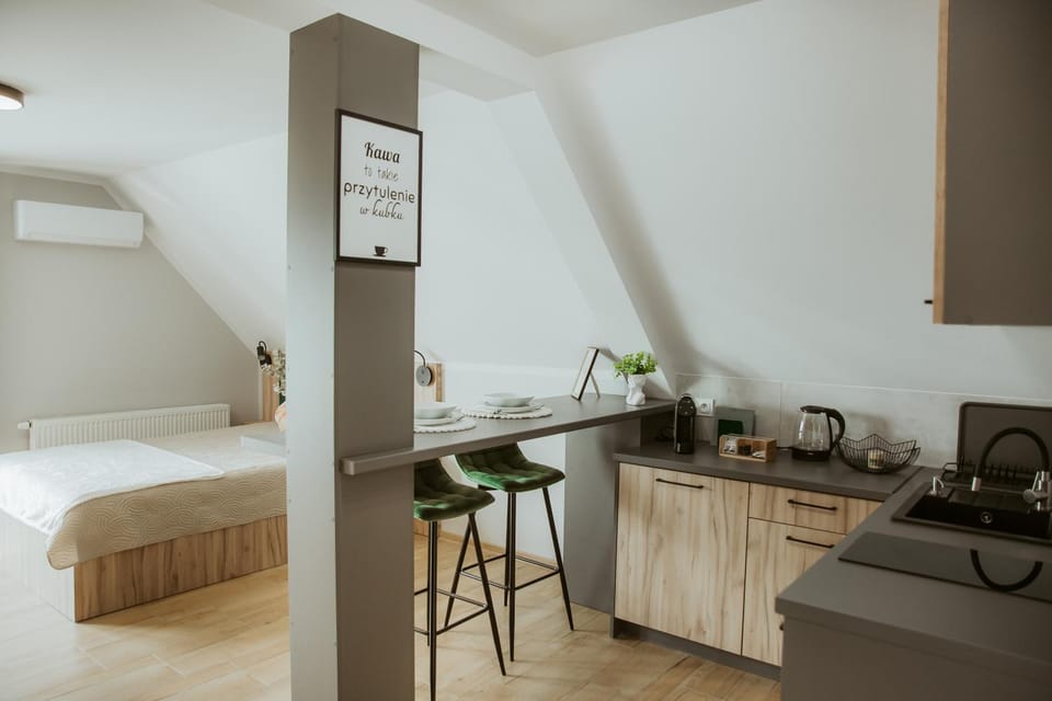 Bed, Kitchen or kitchenette, Seating area, Dining area, air conditioner