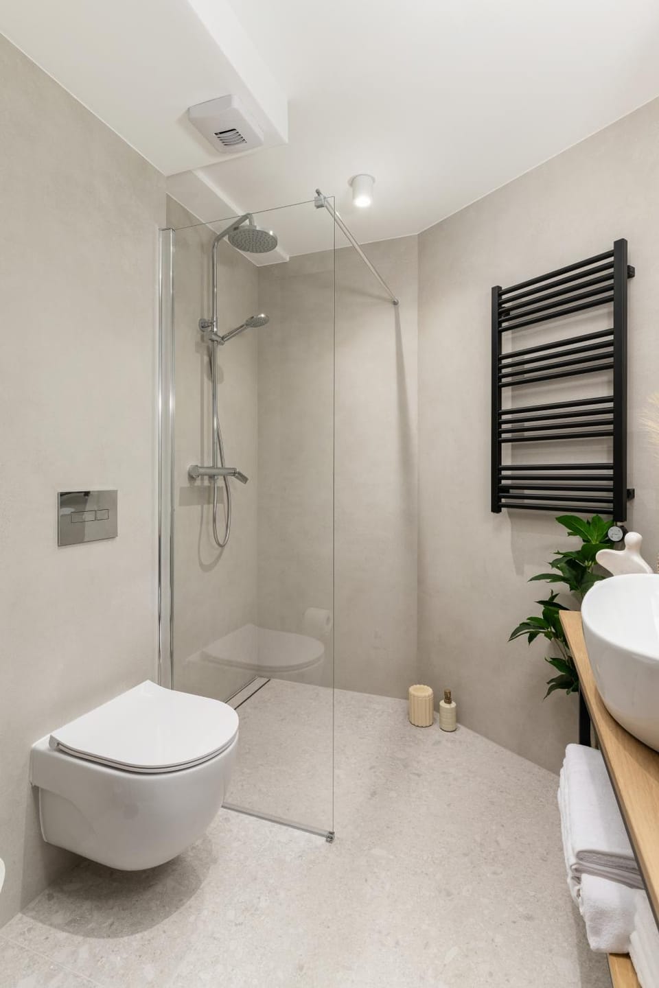 Shower, Toilet, Bathroom, towels