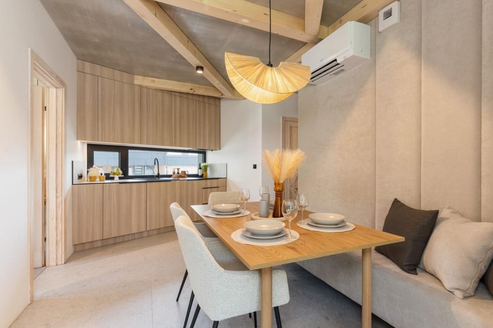 Kitchen or kitchenette, Living room, Seating area, Dining area, air conditioner