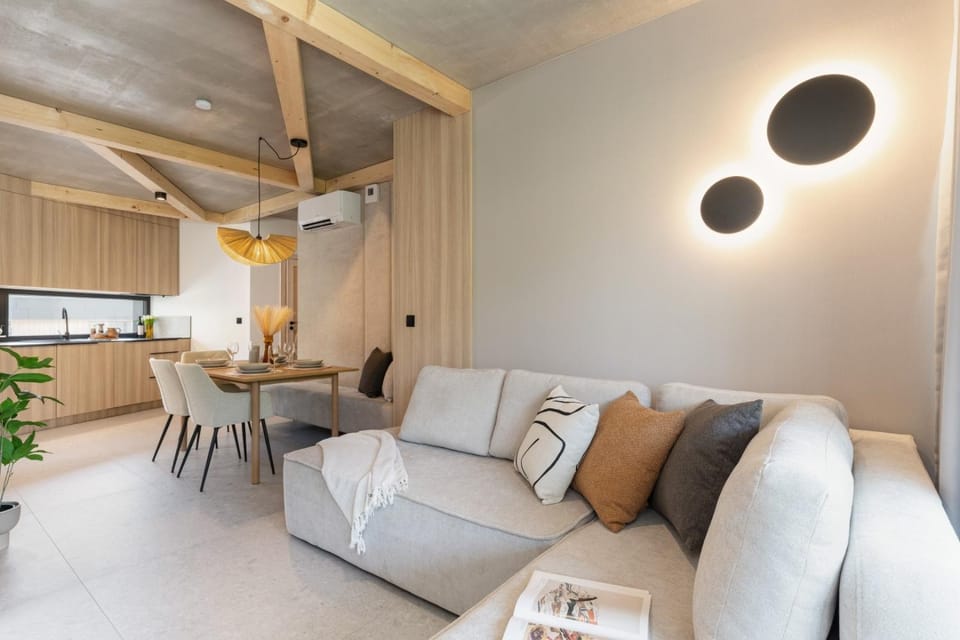Kitchen or kitchenette, Living room, Seating area, Dining area