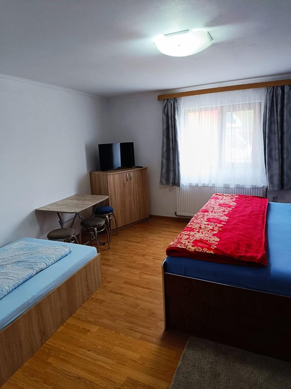 Bed, TV and multimedia, Bedroom, cot
