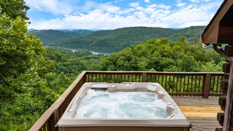 Serene Mtn Cabin Retreat Lake Access Hot Tub Cabin in Norris Lake