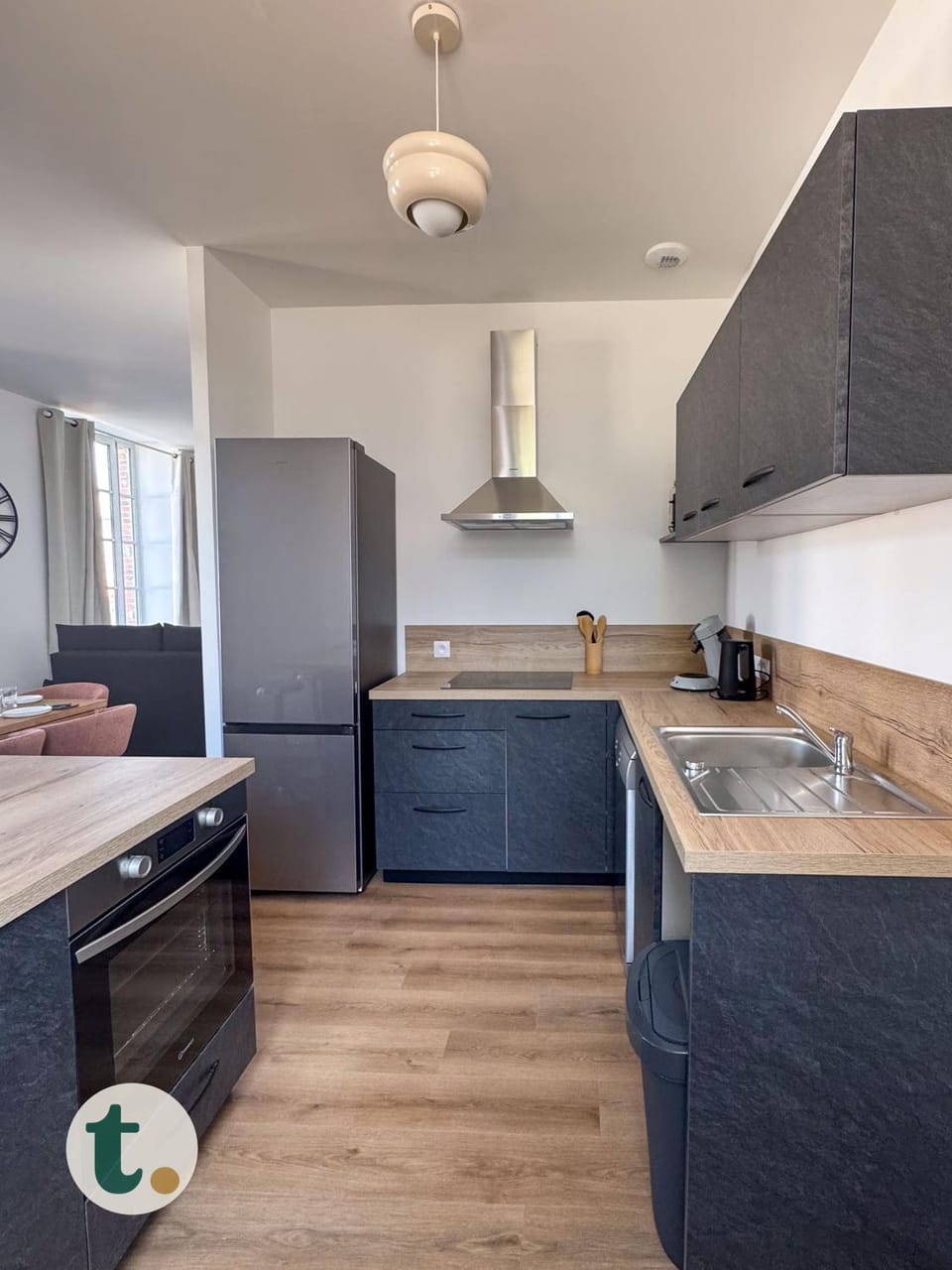 Kitchen or kitchenette, dishwasher, stove