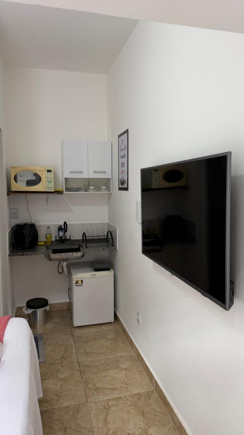 Studio Privativo com TV e Banheiro Exclusivo Bed and Breakfast in Contagem