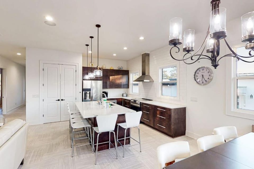 Home near beach and 30A with balcony yard patio grill Washer & Dryer House in South Walton County