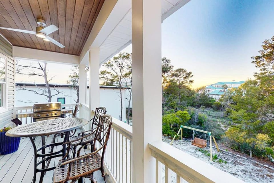 Home near beach and 30A with balcony yard patio grill Washer & Dryer House in South Walton County