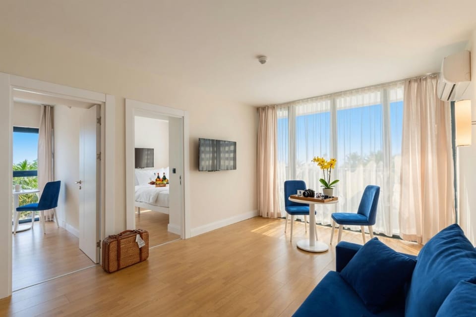 TV and multimedia, Living room, Seating area, Dining area
