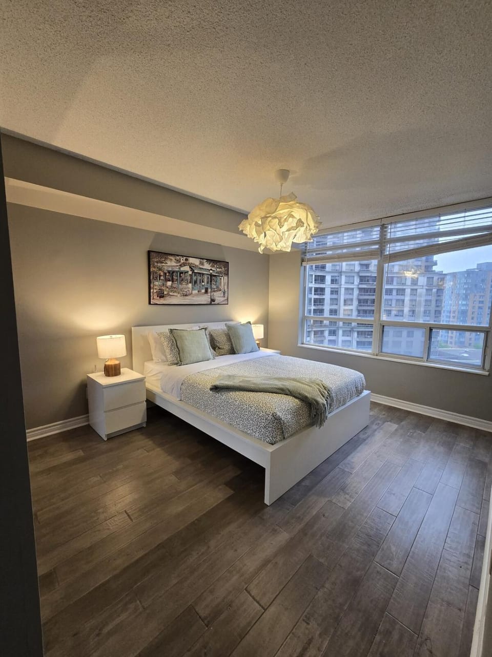 Designer Apartment in Prime Location Apartment in Mississauga