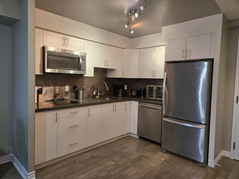 Designer Apartment in Prime Location Apartment in Mississauga
