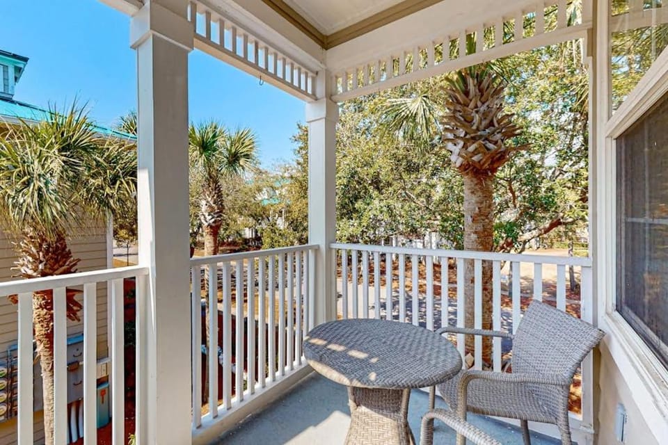 Blue Mountain Beach charming 2nd floor condo with pool view House in South Walton County