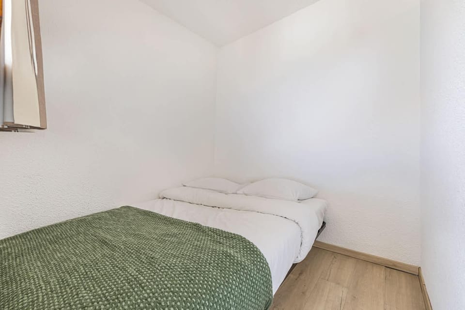 Residence Cimes de Caron, Ski In-Out with WiFi in Val Thorens, "V12" by Versant Collection Apartment in Les Allues