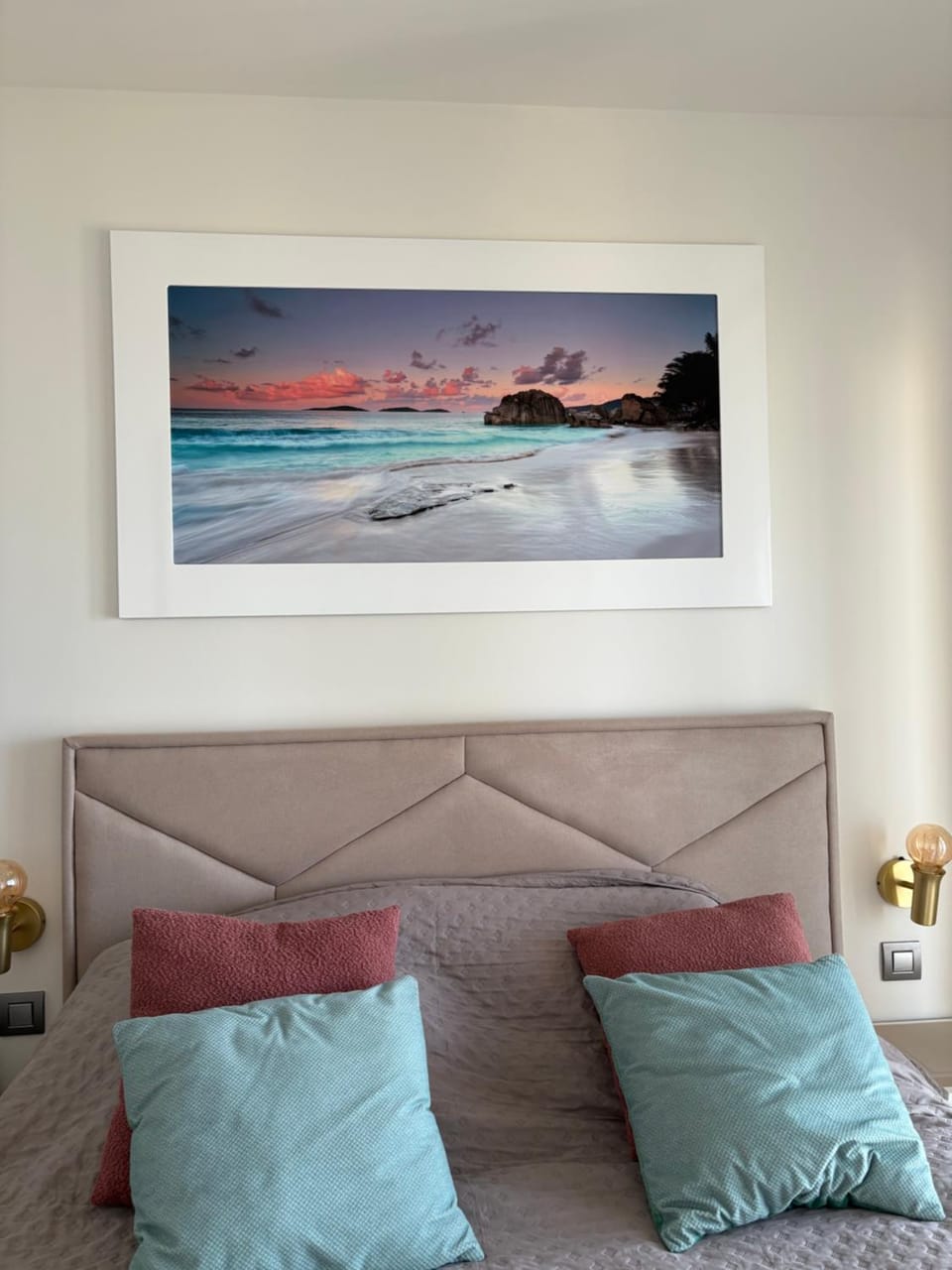 Living room, Photo of the whole room, Decorative detail