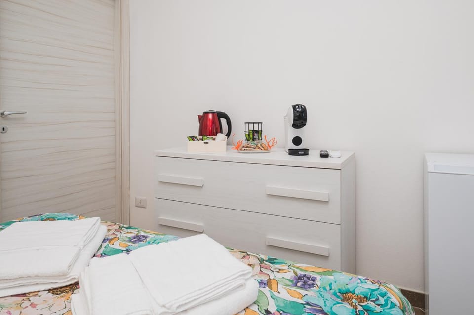 Coffee/tea facilities, Photo of the whole room, Bedroom