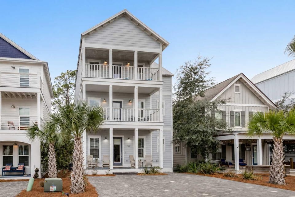 Classic beach home with shared pool access WiFi and central air conditioning House in South Walton County
