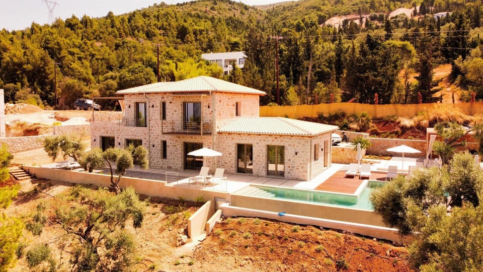 Property building, Garden, Swimming pool