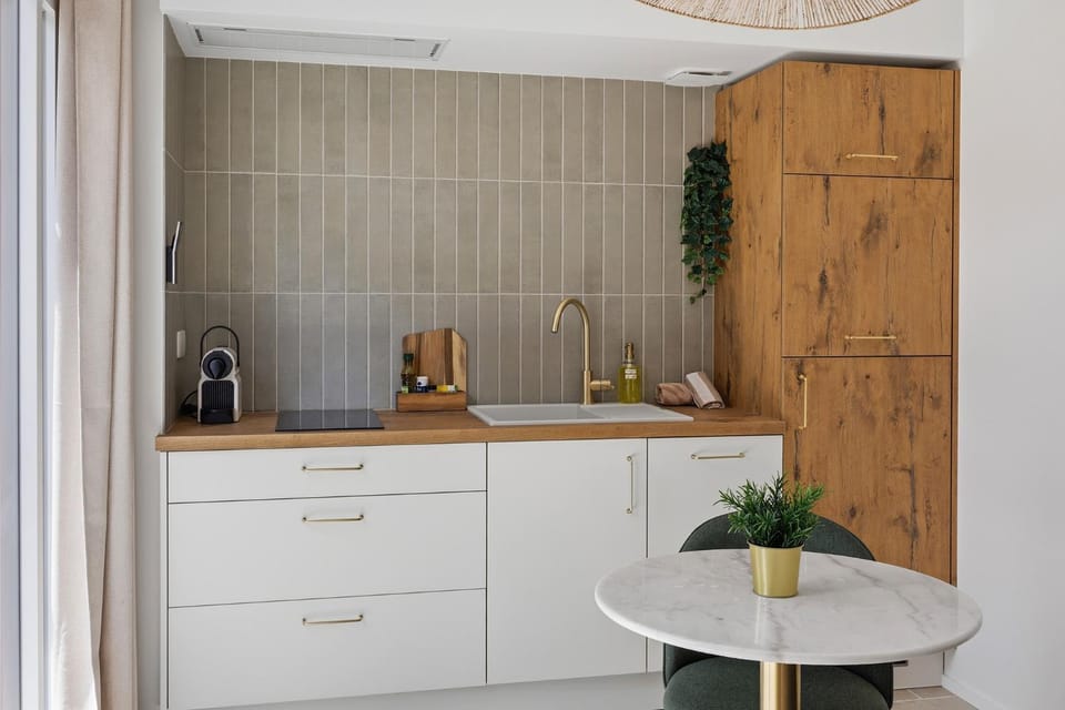 Kitchen or kitchenette