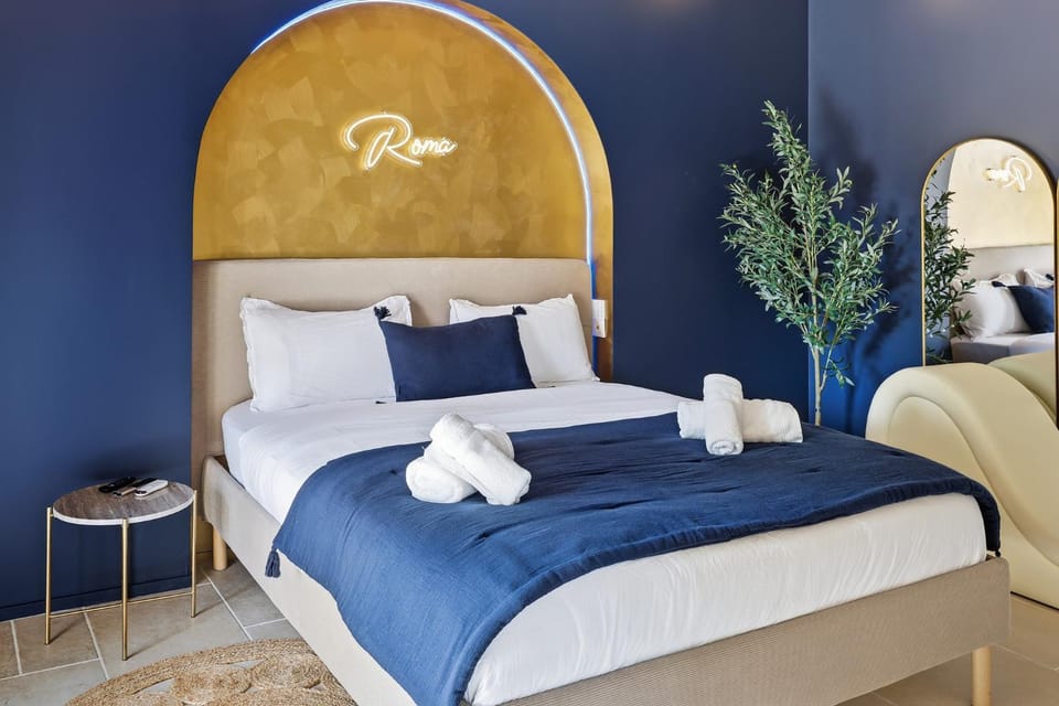 Bed, Photo of the whole room, Bedroom, towels